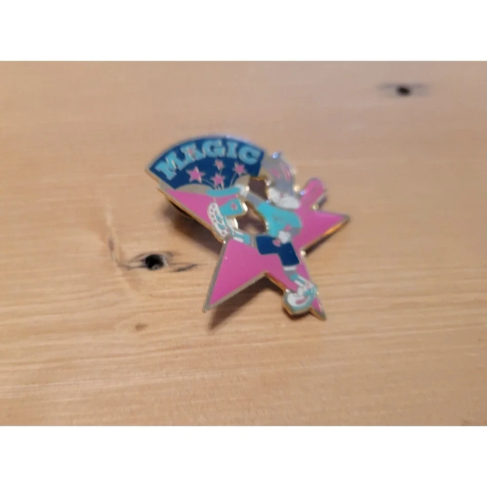 VINTAGE Magic Indiana‎ Bugs Bunny 96 Olympics Pin Collectible Lapel Brooch